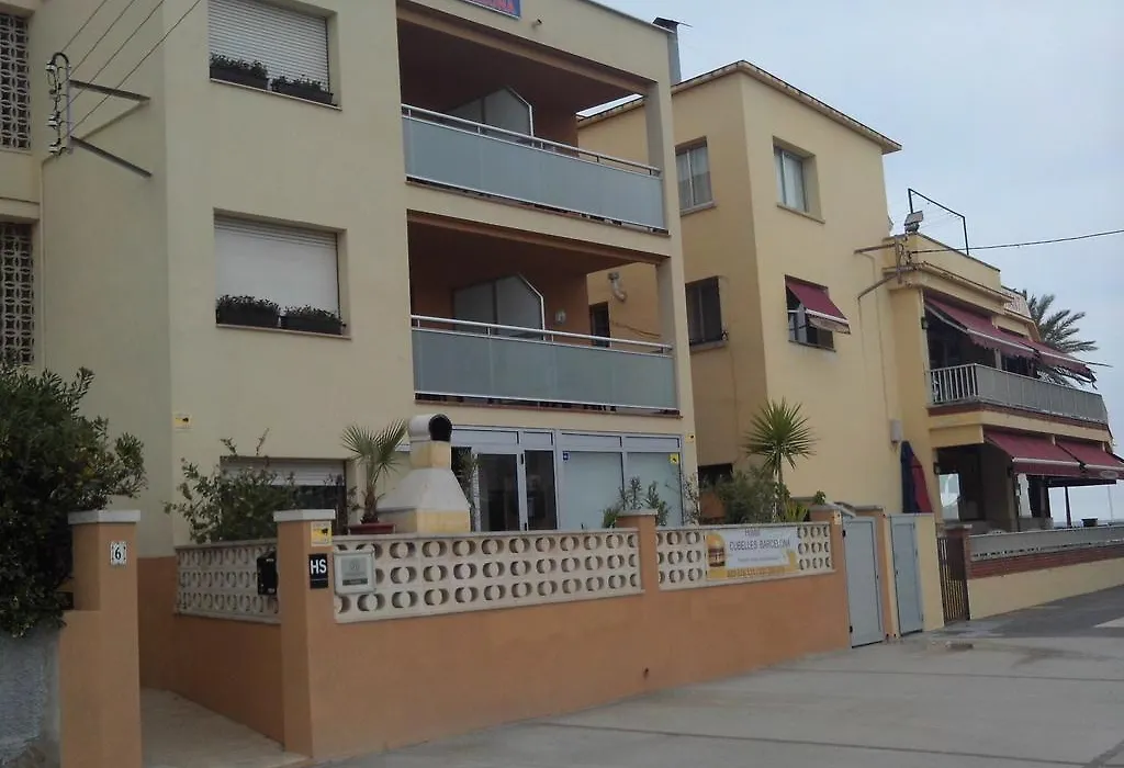 Hostal Cubelles-1